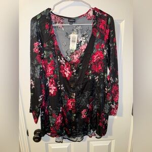 NWT Torrid Black Red Floral Top Size 00 / M/L With Button Details & Sleeves